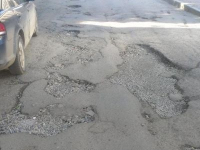 На горячую линию по качеству дорог в Свердловской области поступило почти 500 жалоб