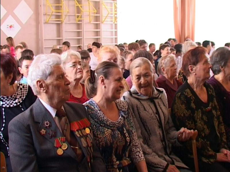 В 10 школе чествовали ветеранов