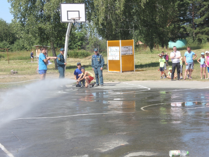 Салют встречает гостей