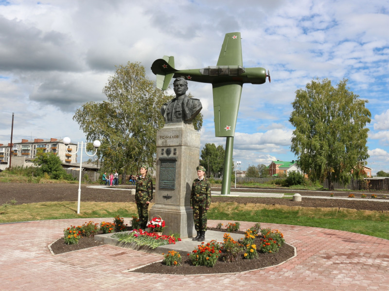 На Среднем Урале открылся мемориал имени летчика-героя Речкалова