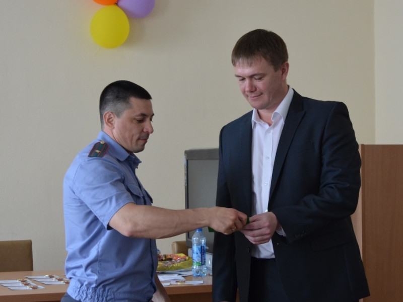 В Ирбите накануне Дня пограничника вручили памятные знаки ветеранам службы