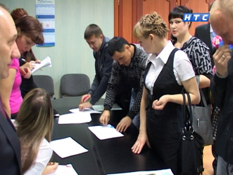 Глава вручил сертификаты на жильё (видеосюжет)