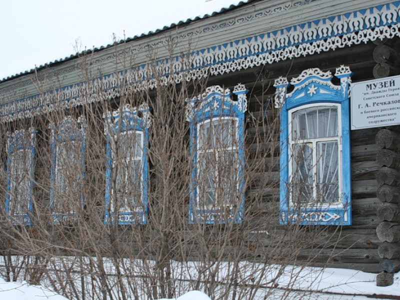 Обостряя отношения с США: в уральской глубинке «добивают» музей летчика-аса и боевого содружества с американцами