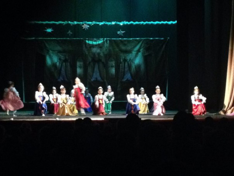 Талицкая танцевальная студия представила мюзикл "Однажды в сказке" в Ирбитском театре