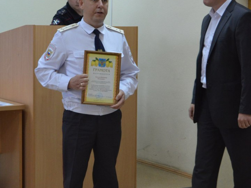 В Ирбите в преддверии профессионального праздника сотрудникам Госавтоинспекции вручены грамоты и благодарственные письма от руководства