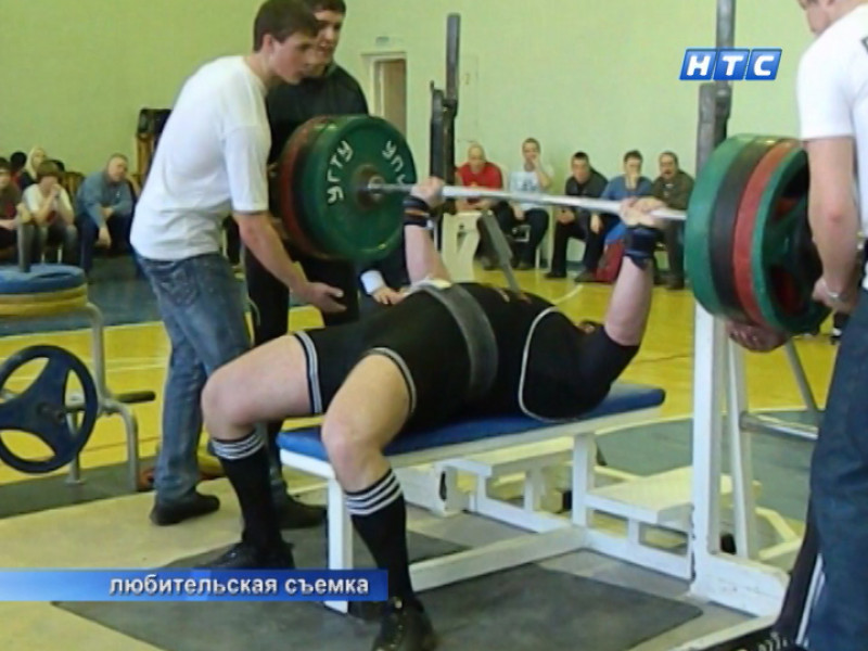 Взял вес штанги в жиме лёжа - 225 кг