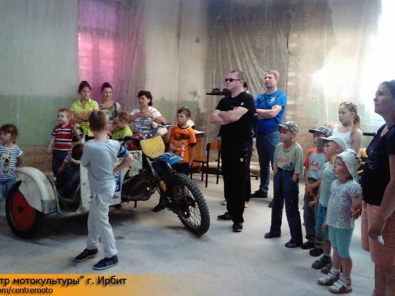Первая экскурсионная группа туристического маршрута "Самоцветное кольцо Урала" посетила "Центр мотокультуры"