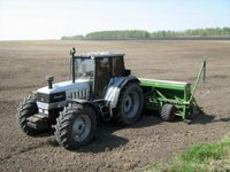 Кооператив завез семена ячменя и кукурузы