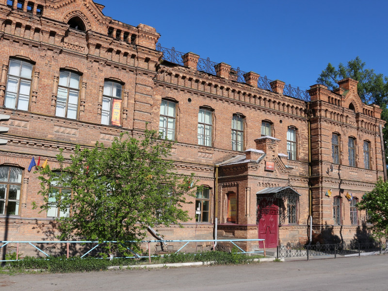 Хранятся бережно в музее...