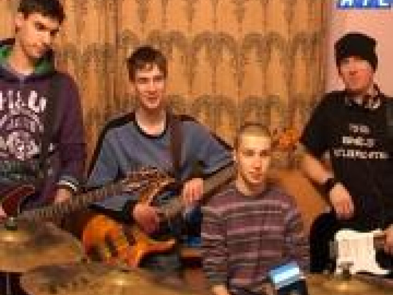 Для фильма "Про рок" выбрали еще одну рок-группу и это «Смайлы» из Ирбита