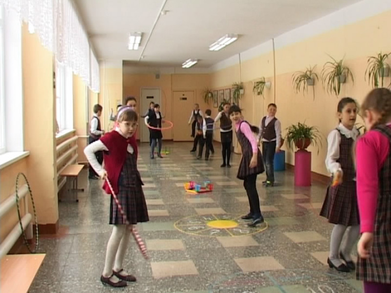 В 9 школе «Весёлая переменка»