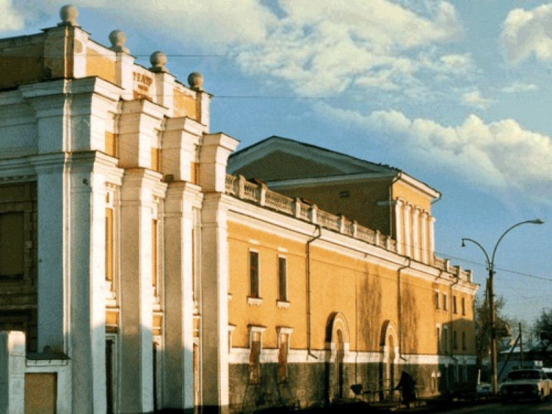 С днём рождения, театр!