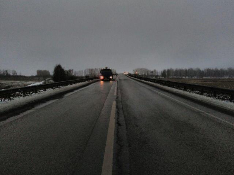 Госавтоинспекция призывает водителей транспортных средств сообщать в полицию о пешеходах, находящихся на проезжей части в темное время суток
