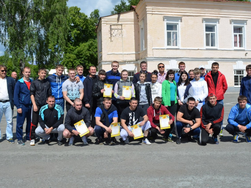 Полицейские Ирбита на личном примере показали молодежи, что значит «В здоровом теле - здоровый дух»