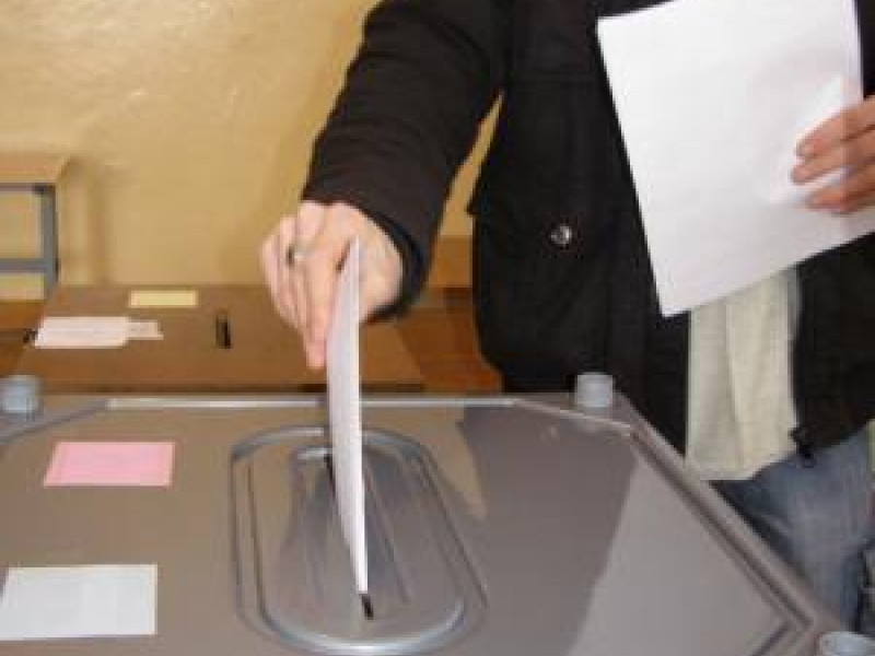 «Партия власти» теряет позиции