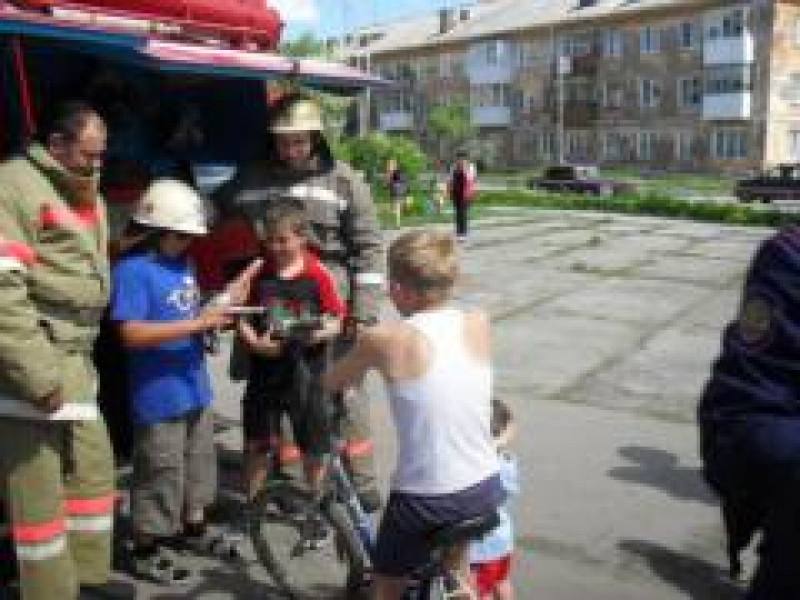 Выставка пожарной техники для детей