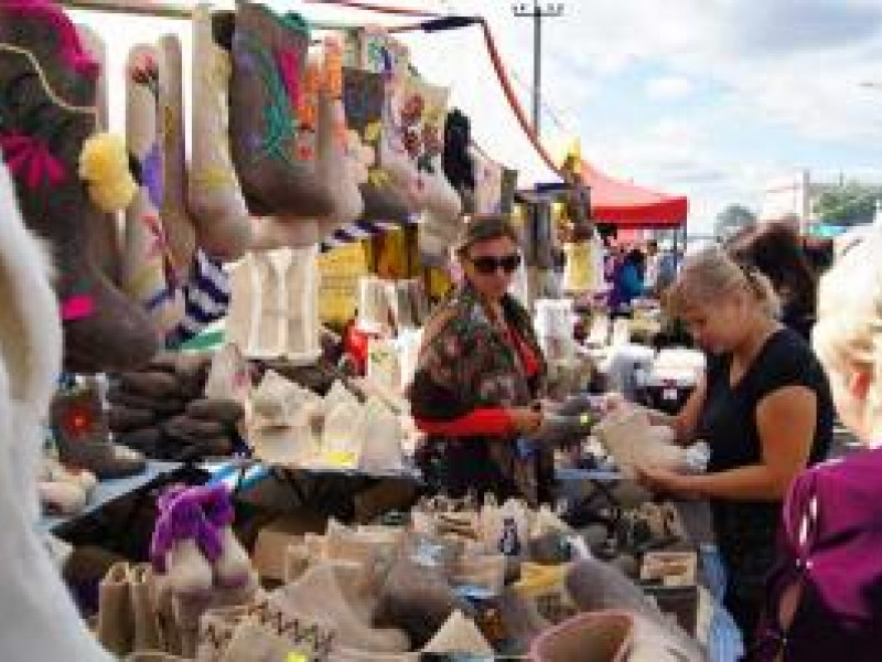 Яркими гранями сверкая