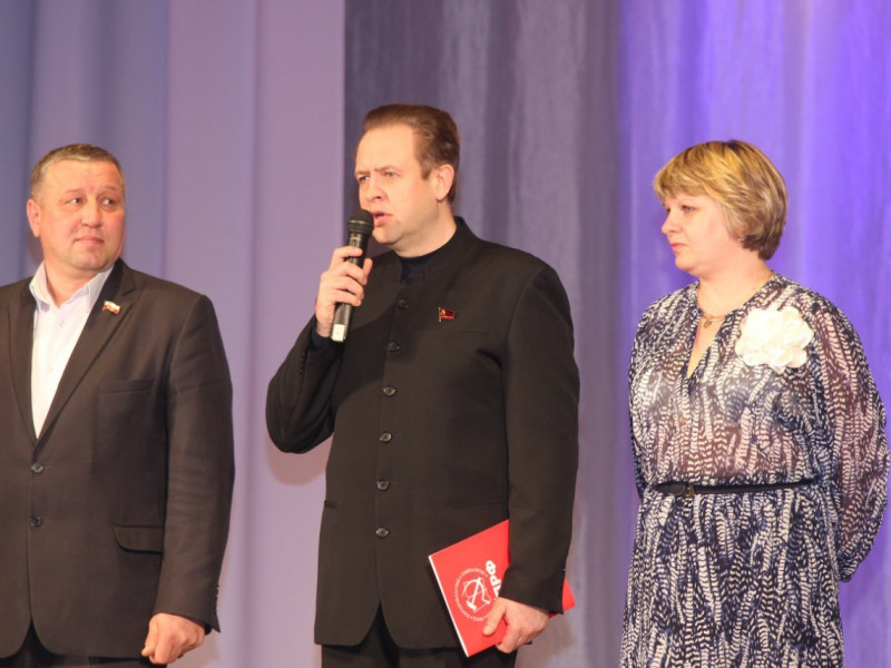 Председатель ЦК КПРФ Геннадий Зюганов наградил Ирбитский мотоциклетный техникум