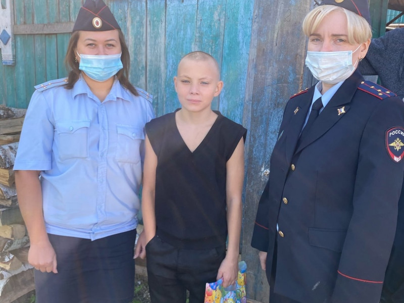 Ирбитские полицейские присоединились к акции «Помоги пойти учиться»