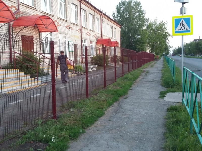 Нижнетагильская колония ЛИУ-51 изготовила ограждения для детских садов и школ города Ирбита на 7,3 миллионов рублей