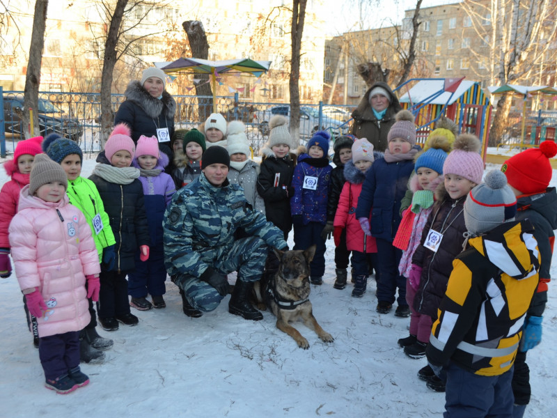 Сотрудники полиции Ирбита познакомили дошколят с профессией полицейского