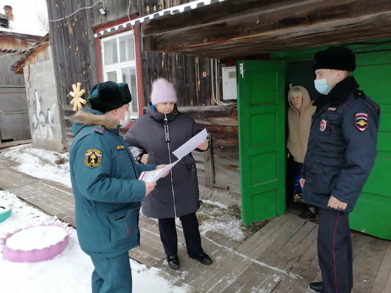 Ирбитские полицейские при участии сотрудников МЧС России провели рейд по профилактике пожарной безопасности