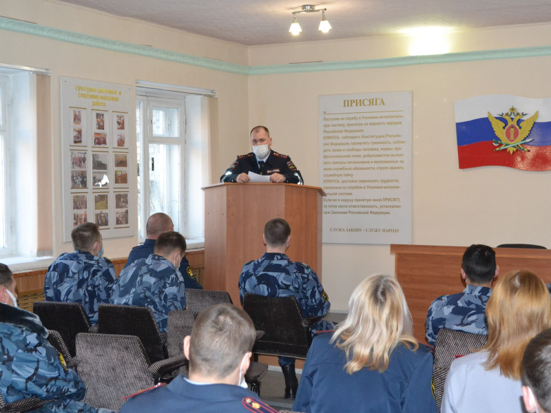 Сотрудник Госавтоинспекции Ирбита провел профилактическую беседу с личным составом ФКУ Следственного изолятора №2 ГУФСИН