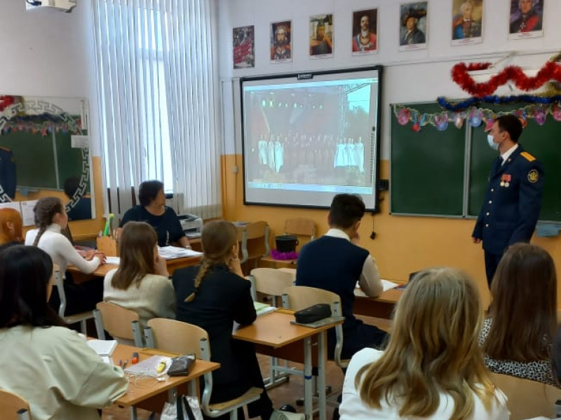 Сотрудники ирбитского СИЗО-2 рассказали выпускникам школы № 13 о службе в УИС и учебе в ВУЗах ФСИН