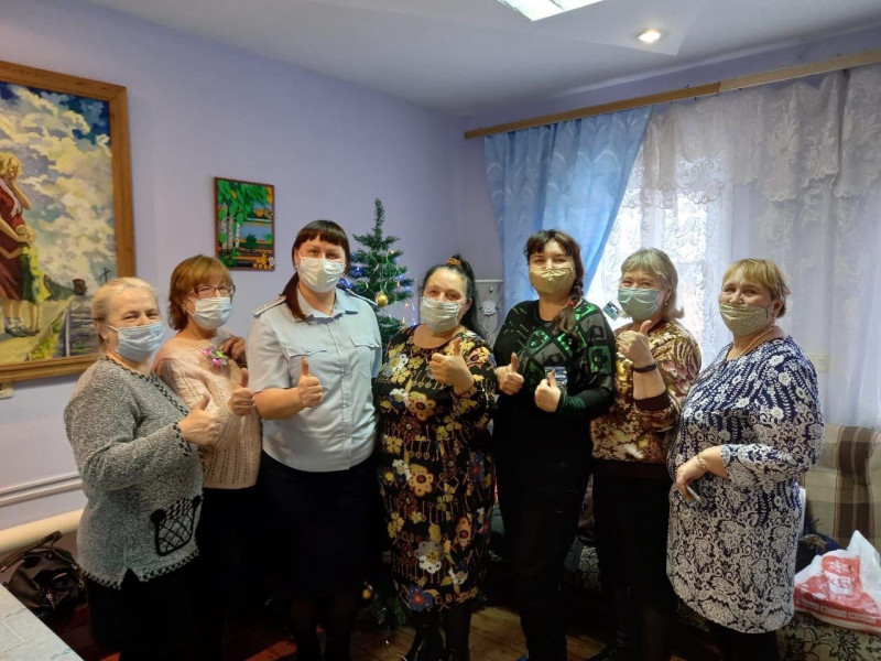 В Ирбите прошел мастер-класс по изготовлению световозвращающих элементов для пожилых граждан