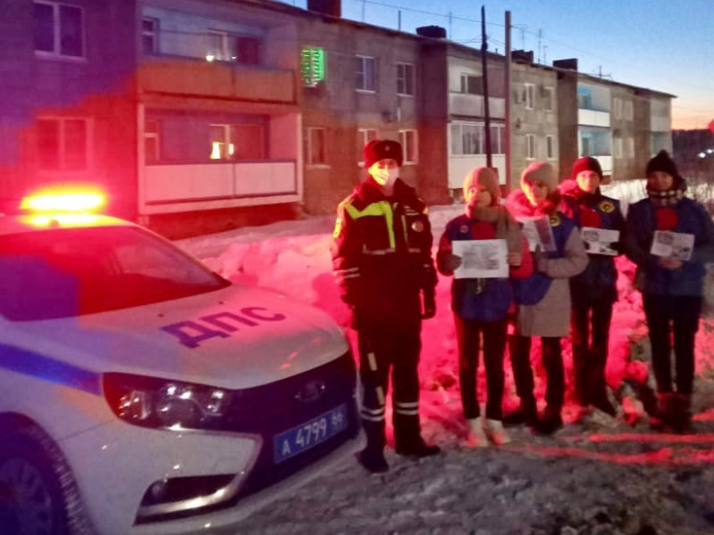 Госавтоинспекция Ирбита совместно с отрядом ЮИД напоминают водителям о соблюдении правил дорожного движения