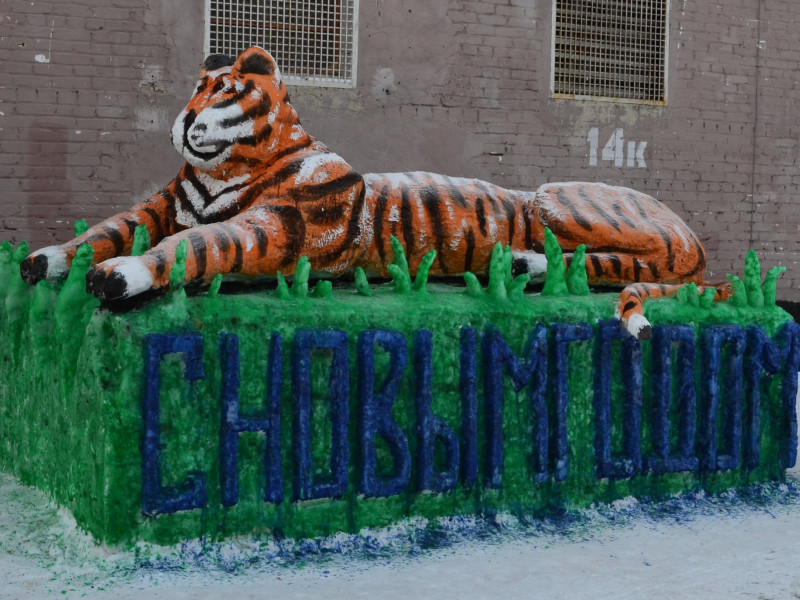 Снежного nигра изваяли из снега в ирбитском СИЗО-2