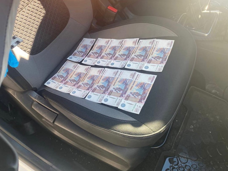 В Ирбите сотрудники ГИБДД задержали водителя при попытке дачи взятки