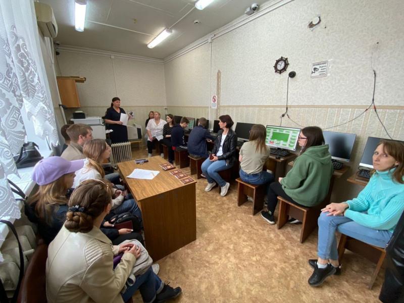 Сотрудники Ирбитской Госавтоинспекции проводят профилактические мероприятия с курсантами автошкол перед сдачей экзамена на право управления транспортными средствами