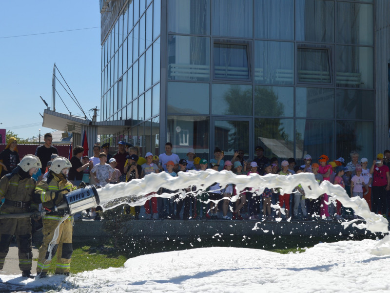 Сотрудники 60 пожарно-спасательной части продолжают проводить экскурсии и профилактические мероприятия с детьми