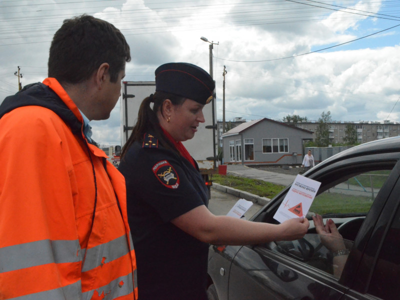 Сотрудники ГИБДД Ирбита приняли участие в акции «Безопасный переезд»