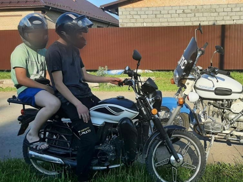 Госавтоинспекция Ирбита призывает родителей уделить повышенное внимание безопасности несовершеннолетних водителей мопедов и скутеров