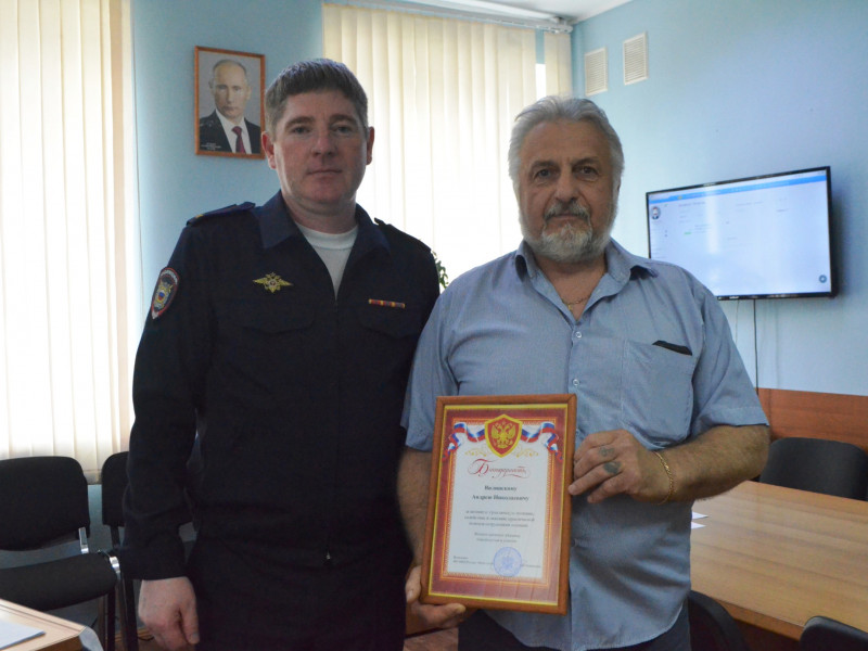 В Ирбите ветеран МВД оказал помощь сотрудникам полиции