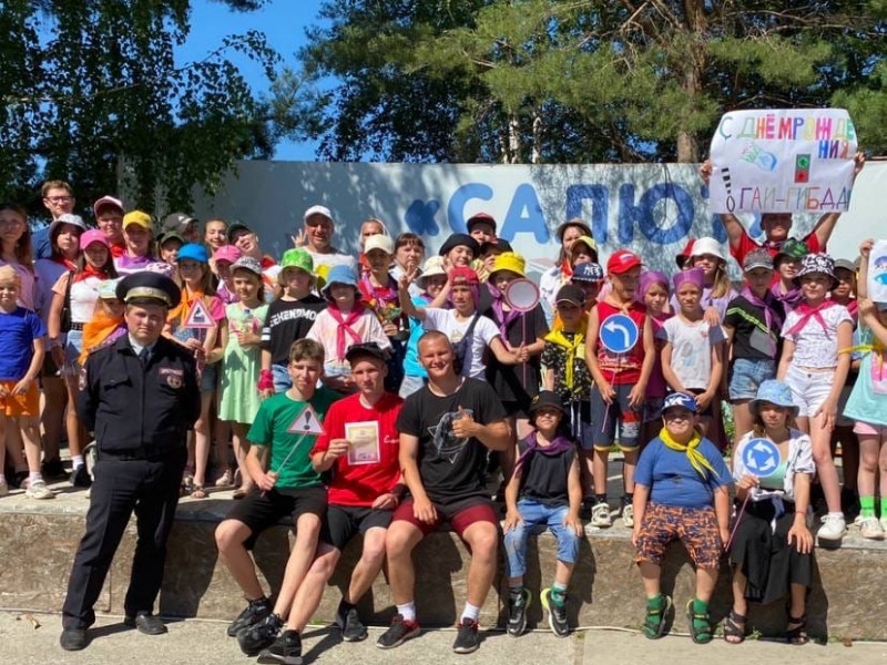 Сотрудники ГИБДД Ирбита приняли участие в проведении конкурса агитбригад в детском лагере