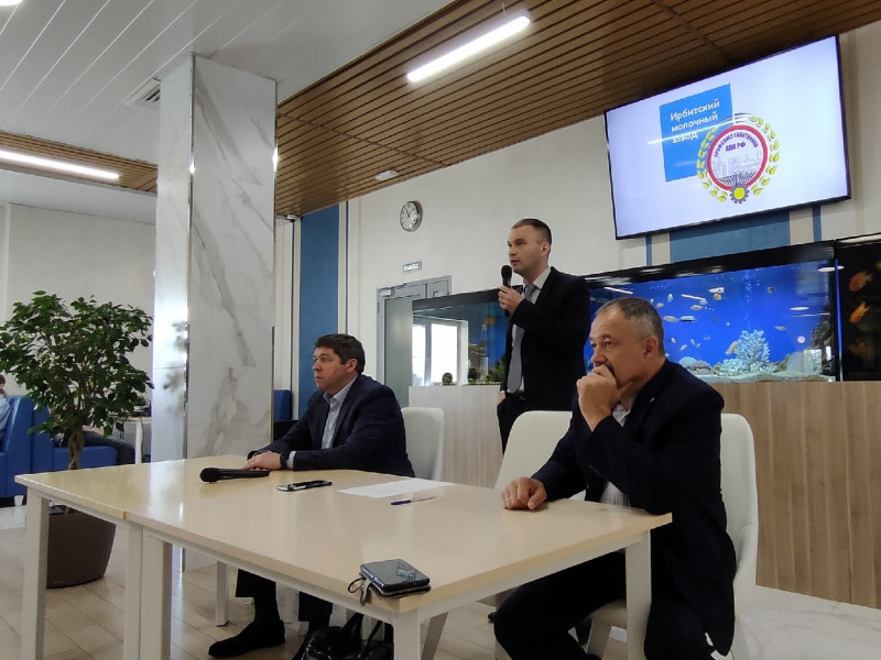 Сегодня состоялась встреча коллектива Ирбитского молочного завода с министром АПК и потребительского рынка Свердловской области