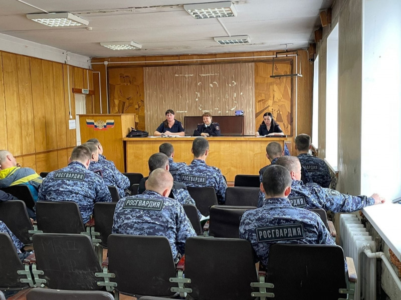 В рамках служебной подготовки сотрудники Ирбитской Госавтоинспекции провели беседу по соблюдению Правил дорожного движения с сотрудниками Ирбитского филиала ФГКУ «Управление вневедомственной охраны войск национальной гвардии РФ по Свердловской области»