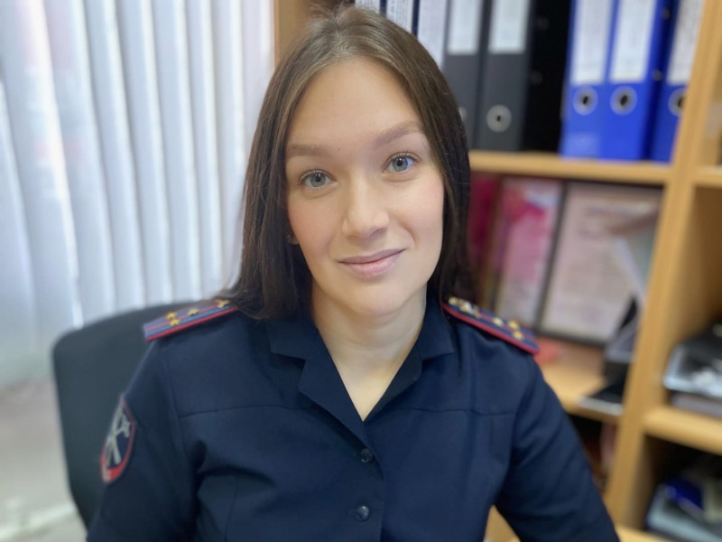 Инспектор ГАПиК штаба старший лейтенант полиции Алена Ошикас