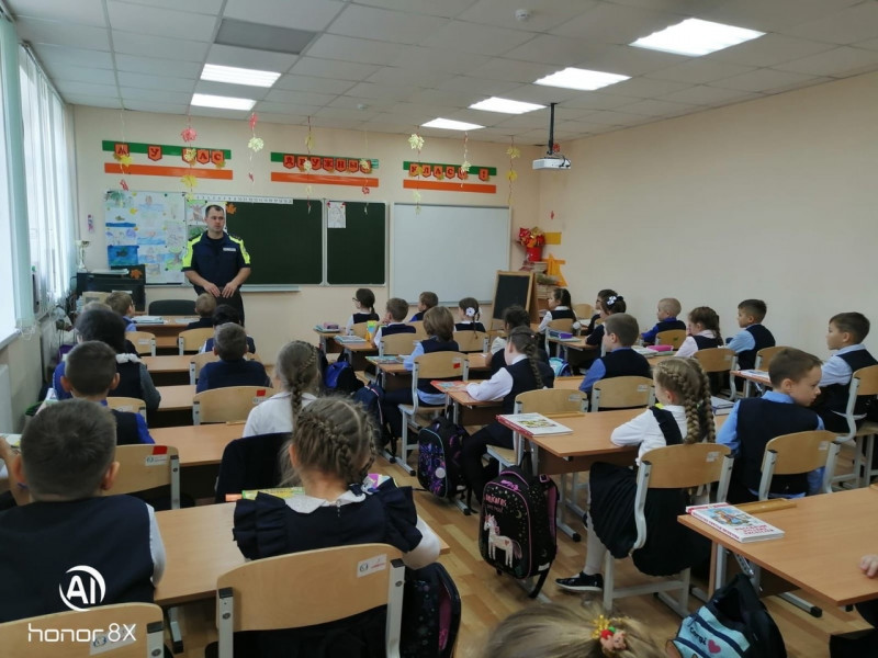 Сотрудники Госавтоинспекции Ирбита в преддверии осенних школьных каникул проводят профилактическое мероприятие «Внимание, каникулы!»