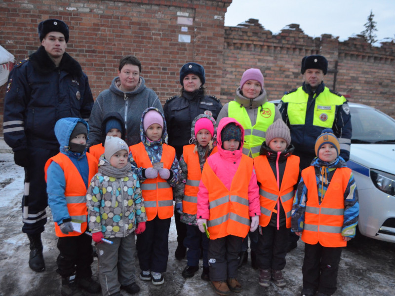 В Ирбите сотрудники полиции и общественники провели акцию «Пристегни самого дорогого!»