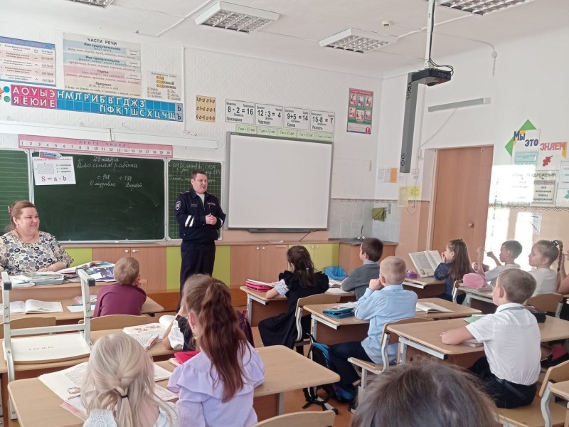 Госавтоинспекция Ирбита проводит беседы в рамках профилактического мероприятия «Горка»