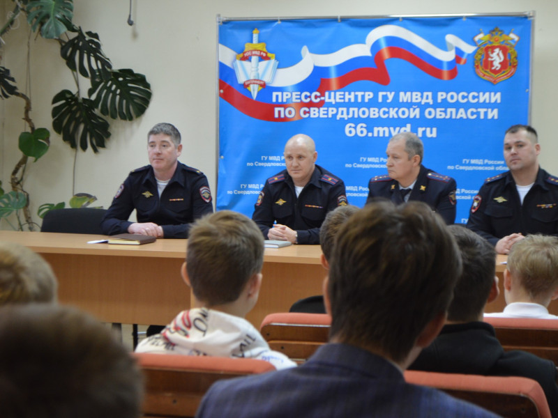 В Ирбите состоялся круглый стол при участии студентов и полицейских в рамках акции «Студенческий десант»