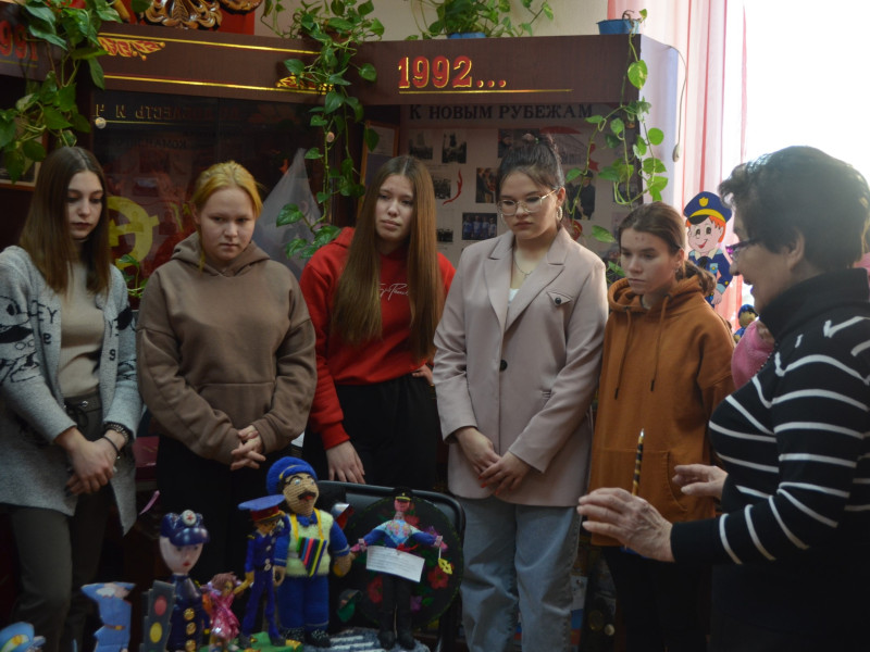 В Ирбите в рамках акции «Студенческий десант» студенты посетили музей Ирбитского ОВД