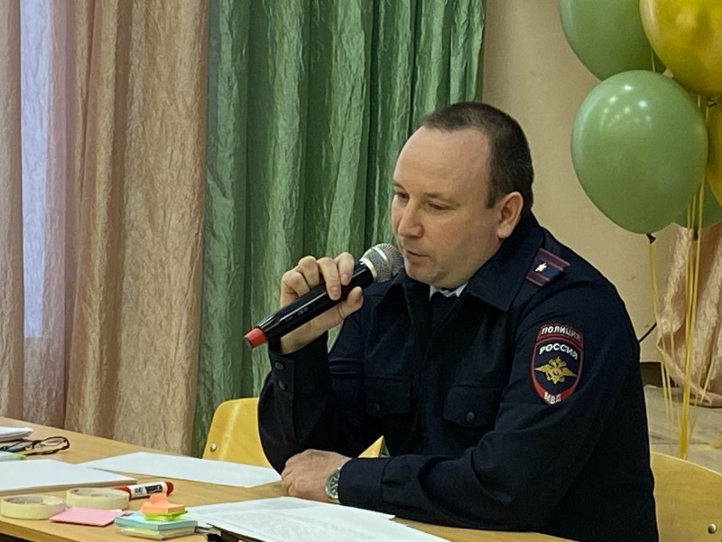 Начальник уголовного розыска ОВД Ирбита провел профилактическую беседу с трудовым коллективом школы № 8