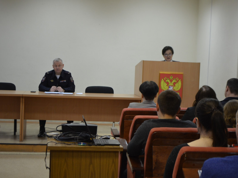 В Ирбите Общественный совет и Совет ветеранов провели для сотрудников полиции занятие в рамках проекта «Университета культуры»