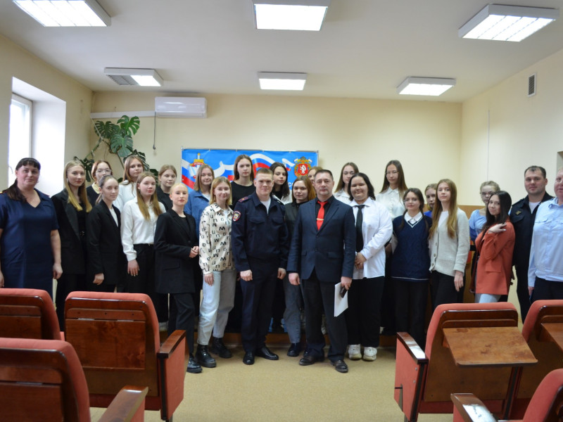 В Ирбите состоялся «круглый стол» при участии сотрудников полиции и студентов