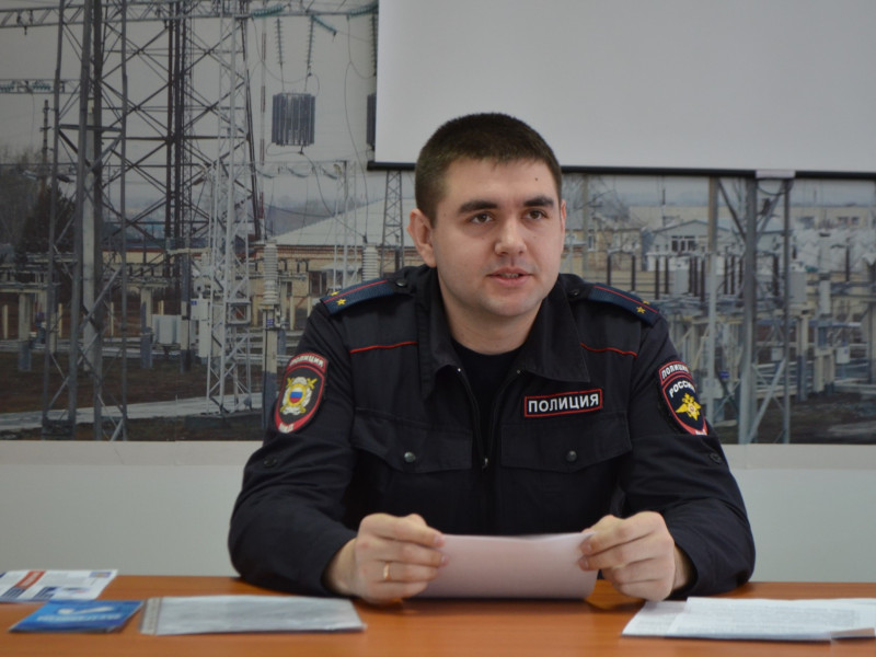 В Ирбите сотрудники полиции продолжают проводить профилактические встречи с трудовыми коллективами